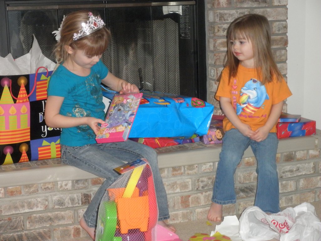 kaylinandelise2012020016.jpg