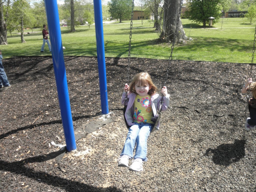 kaylinandelise2012040019.jpg