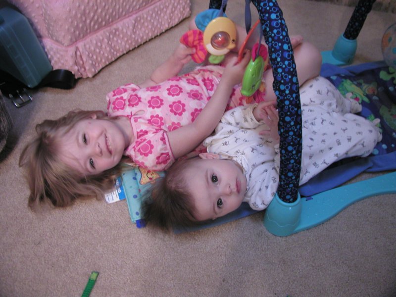 kaylinandelise2009050130.jpg